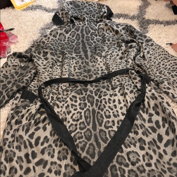 Luxury DOLCE AND GABBANA silk robe - Picture 6 of 7